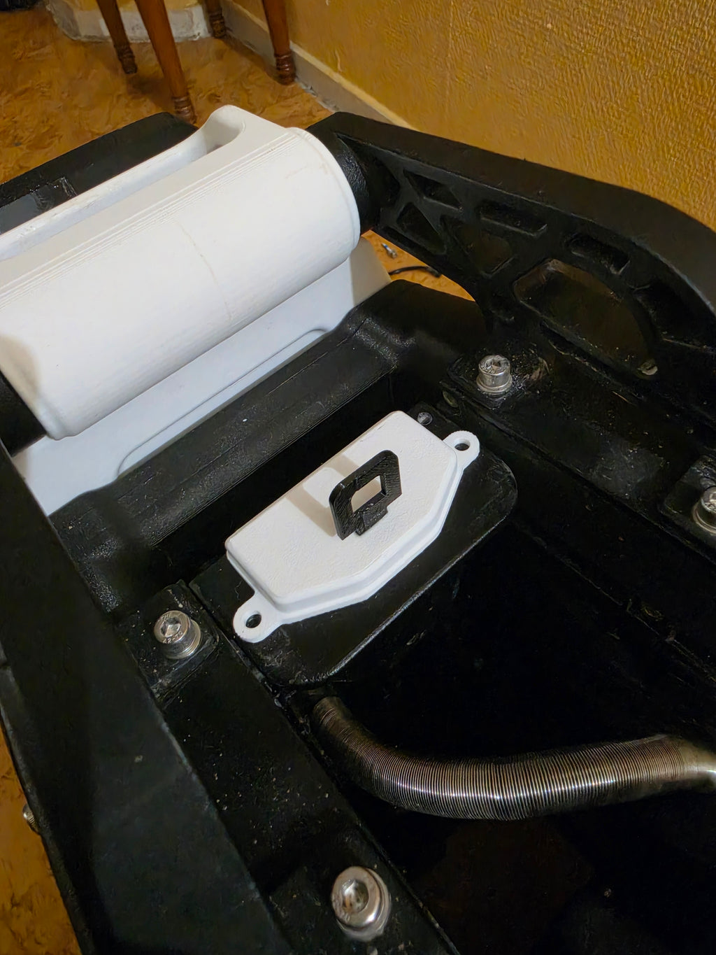 IXEZED 3D printed charging port cover fitted on a Leaperkim Lynx — view 14